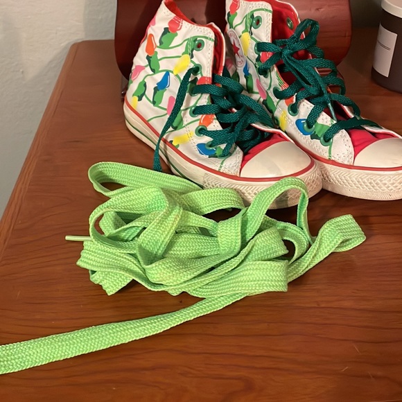 Christmas Converse with extra laces - Picture 5 of 6